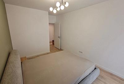Apartament cu 3 camere semidecomandat în Florești
