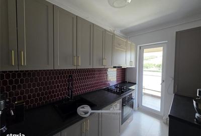 Apartament cu 3 camere decomandat în Aroneanu
