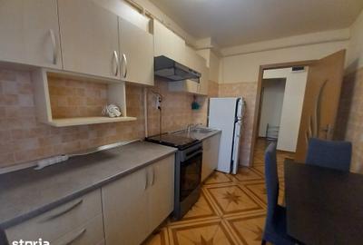Apartament cu 3 camere decomandat în Traian
