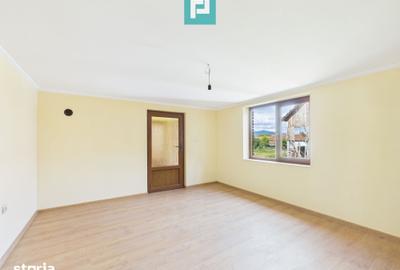 Casă cu 5 camere cu Teren 2880 Mp în Gurahonț