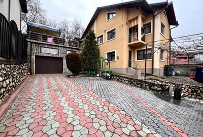 Casă individuală cu 4 camere cu Canalizare în Central
