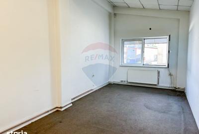 Spațiu comercial, de 300 mp, în Vitan