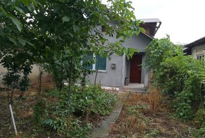 Casă cu 2 camere cu Teren 1000 Mp în Poienarii Burchii