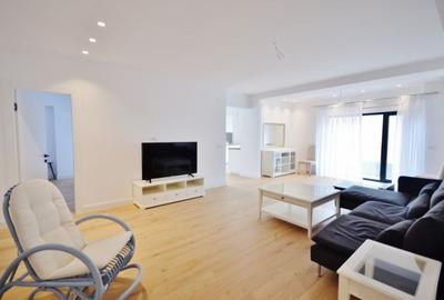 Apartament cu 3 camere semidecomandat în Victoriei