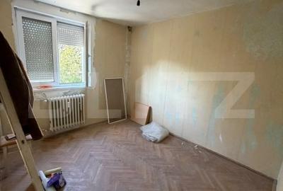 Apartament cu 3 camere semidecomandat în Micro 19