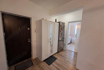 Apartament cu 3 camere decomandat în Roșu