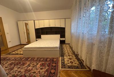 Apartament cu 3 camere, mobilat în Florilor - 15