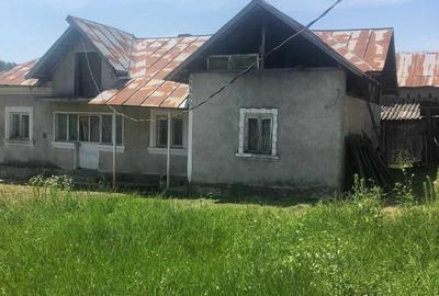 Casă cu 4 camere în Central - 1
