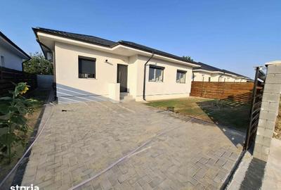 Casă cu 4 camere cu Teren 300 Mp în Crevedia - 1