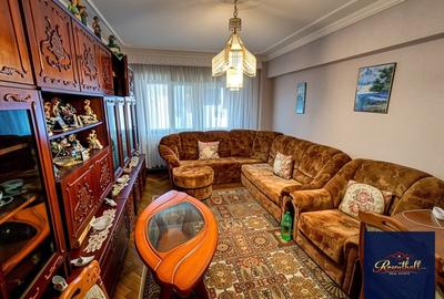 Apartament cu 4 camere decomandat în Central
