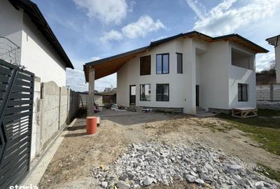 Casă cu 4 camere cu Teren 500 Mp în Central