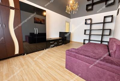 Apartament cu 3 camere decomandat în Micro 17