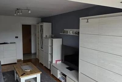 Apartament cu 3 camere decomandat în Craiovița Nouă