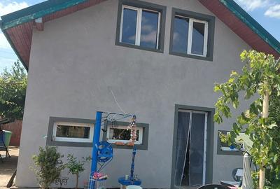 Casă cu 2 camere cu Teren 1295 Mp în Central