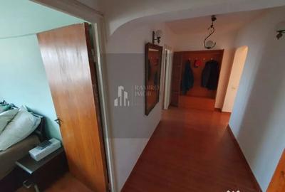 Apartament cu 4 camere decomandat în Costin Georgian