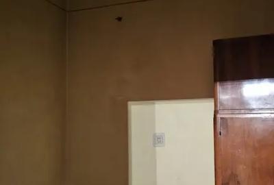 Casă cu 2 camere cu Canalizare în Ultracentral