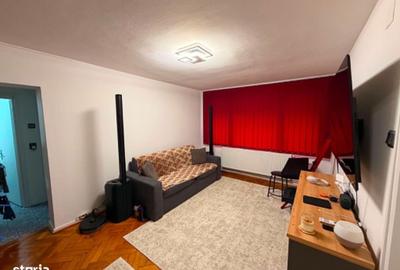 Apartament cu 2 camere semidecomandat în Aleea Carpați