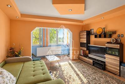 Apartament cu 3 camere decomandat, mobilat în Aurel Vlaicu