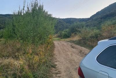 Teren de 1800 mp, în Poplaca