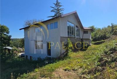 Casă cu 4 camere cu Teren 4300 Mp în Vărbila
