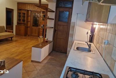 Apartament cu 3 camere decomandat în Cornișa