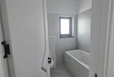 Casă cu 4 camere cu Canalizare în Central - 1