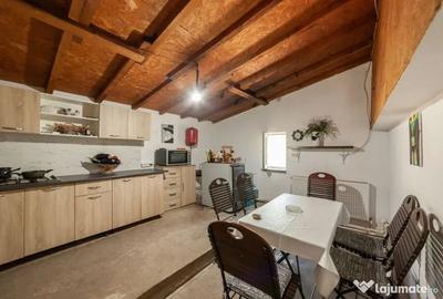 Casă cu 4 camere cu Teren 1175 Mp în Central