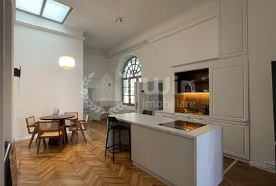 Apartament cu 4 camere semidecomandat, mobilat în Central