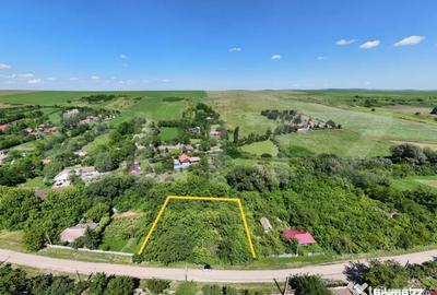 Casă cu 2 camere cu Teren 1300 Mp în Central