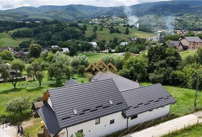 Casă cu 4 camere în Cacica