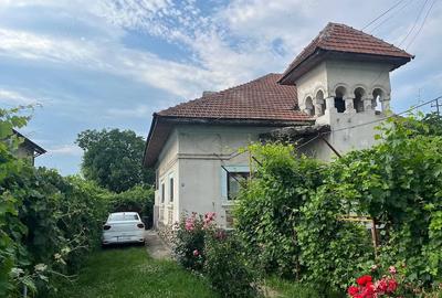 Casă cu 4 camere cu Teren 1000 Mp în Central