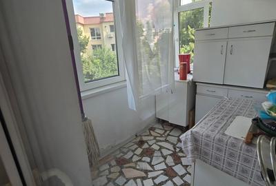 Apartament cu 3 camere decomandat în Drumul Sării - 25