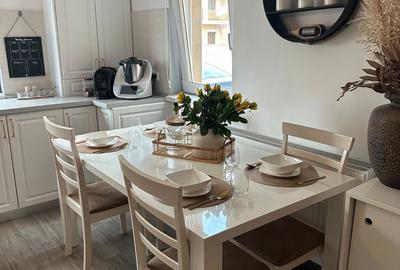 Apartament cu 3 camere semidecomandat în Aradului