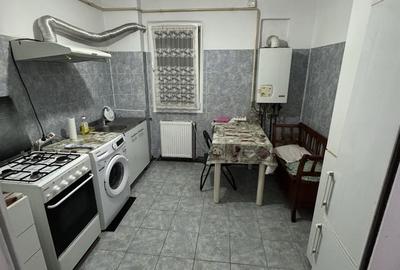 Apartament cu 2 camere nedecomandat în Podul de Piatră