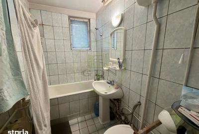 Apartament cu 3 camere decomandat în Calea București