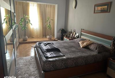 Apartament cu 3 camere decomandat în Dristor