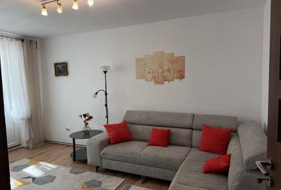 Apartament cu 3 camere decomandat, mobilat în Central