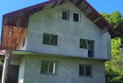 Casă cu 4 camere în Uric - 3