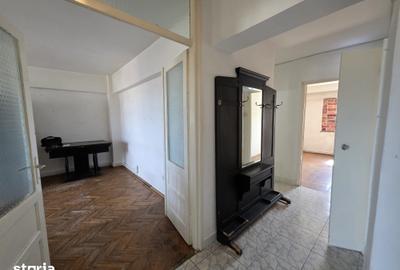 Apartament cu 3 camere decomandat în Decebal