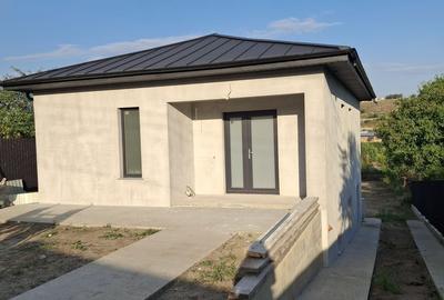 Casă cu 4 camere în Exterior Vest