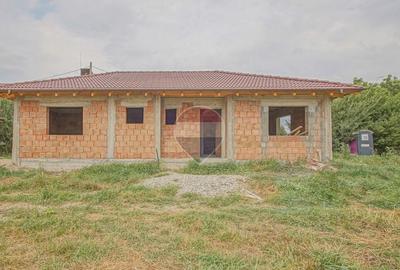 Casă cu 4 camere cu Teren 365 Mp în Central