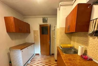 Apartament cu 4 camere semidecomandat în Iancului