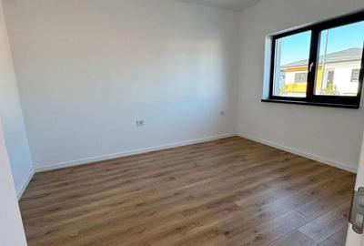Casă cu 4 camere cu Teren 400 Mp în Tunari