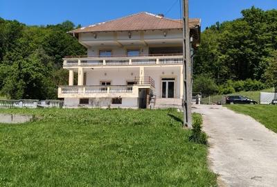 Casă cu 4 camere în Bascov - 1