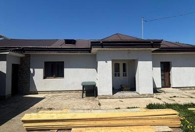 Casă cu 4 camere cu Teren 1070 Mp în Central