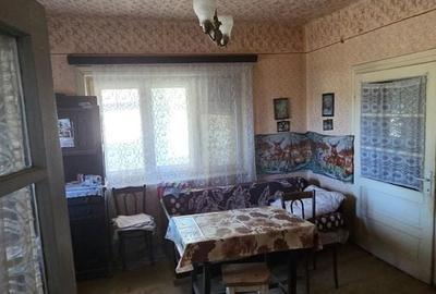 Casă cu 3 camere în Apa
