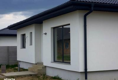 Casă cu 3 camere în Lazuri