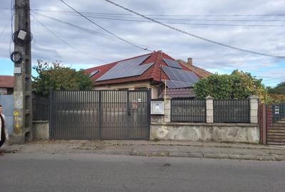Casă individuală cu 4 camere cu Canalizare în Central