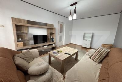 Apartament cu 3 camere decomandat, mobilat în Micro 6