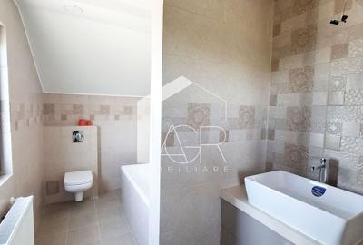 Casă cu 4 camere cu Teren 380 Mp în Central